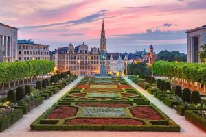 Quelle est la langue parlée en Belgique Hôtel de ville au coucher du soleil à Bruxelles skrivanek