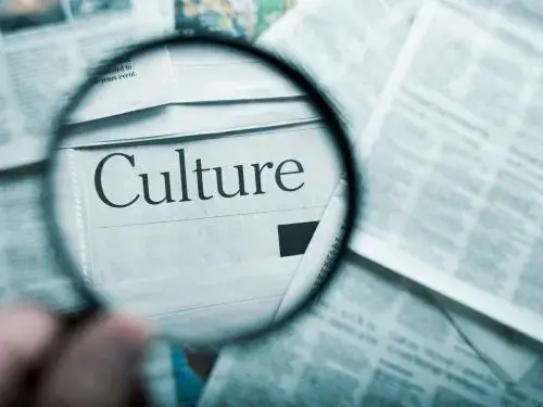 Loupe sur le mot Culture dans un journal langue la moins parlee au monde Agence de traduction Paris